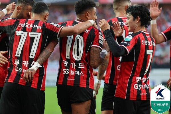 득점 후 환호하는 FC서울 선수들. 사진┃한국프로축구연맹
