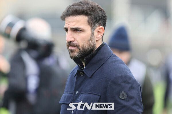 코모 1907의 세스크 파브레가스 감독. 사진┃뉴시스/AP