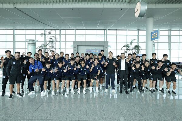 국제축구연맹(FIFA) 클럽월드컵 결전지로 향하는 울산HD 선수단.사진┃울산HD
