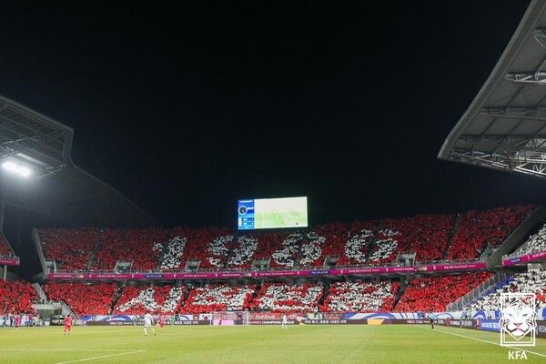 지난 3월 월드컵 예선 요르단전 카드섹션. 사진┃KFA