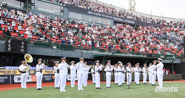 사직야구장의 해군작전사령부의 모습. 사진┃롯데자이언츠
