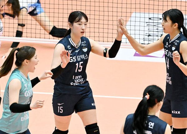 우수민과 GS칼텍스 선수들. /사진=KOVO