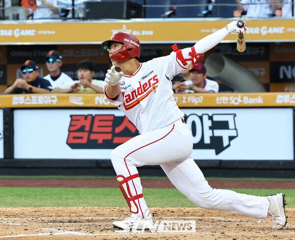 11일 대전 중구 대전한화생명볼파크에서 열린 2025 KBO리그 올스타 프라이데이 퓨쳐스 올스타전 남부올스타와 북부올스타의 경기. 3회말 2사 만루 상황 북부 최윤석(SSG)이 2타점 안타를 치고 있다. /사진=뉴시스