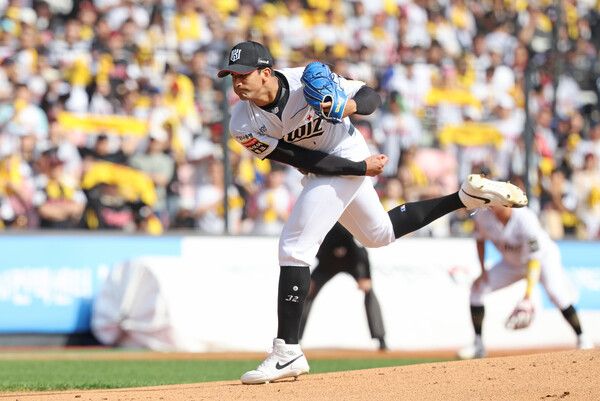 프로야구 KT 위즈가 장수 외국인 투수 윌리엄 쿠에바스(34)와 작별을 고하고, 새 외국인 투수로 패트릭 머피(30)를 영입했습니다.(▲ 윌리엄 쿠에바스). /사진=뉴시스