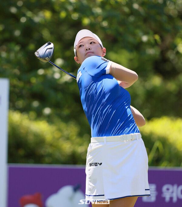 12일 강원도 정선군 하이원 컨트리클럽(파72)에서 열린 'KLPGA 하이원리조트 여자오픈(총상금 10억 원)'에서 방신실이 2번 홀에서 경기하고 있다. /사진=손진현 기자
