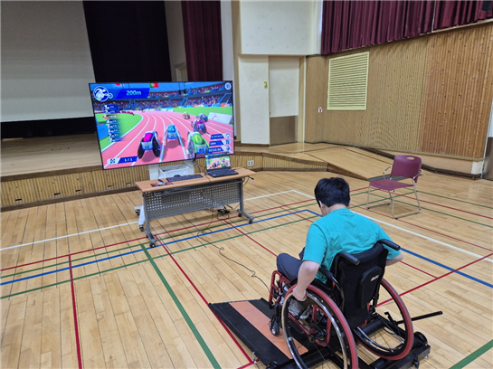 한국우진학교에서 휠리엑스 시연하는 모습. /사진=캥스터즈