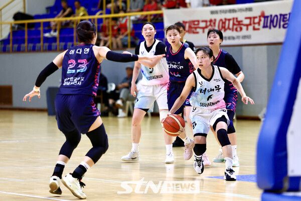 ‘제80회 전국남녀종별농구선수권대회’ 결승전에서 이 대회 우수선수상을 받은 서대문구청의 박은서 선수가 드리블을 하고 있다. /사진=서대문구청