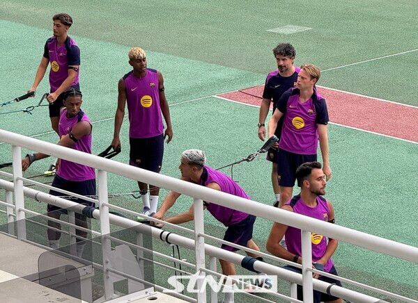 30일 고양종합운동장에서 훈련하고 있는 바르셀로나 선수단. /사진(고양)=강의택 기자