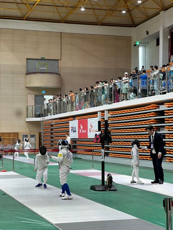 지난 5일 제천체육관에서 초등부 1-2학년 플뢰레 이지원 선수가 준결승전을 하고 있다. /사진=이윤 기자.