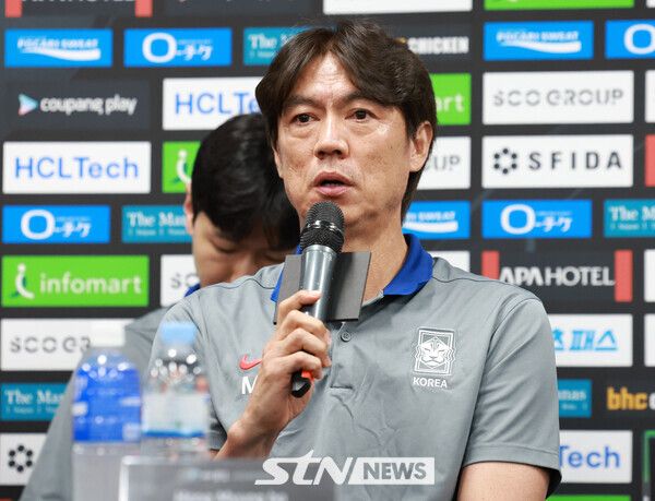 홍명보 한국 축구대표팀 감독이 6일 오후 경기 용인시 처인구 용인미르스타디움에서 열린 2025 EAFF(동아시아축구연맹) E-1 챔피언십(동아시안컵) 기자회견에 참석해 각오를 전하고 있다. /사진=뉴시스