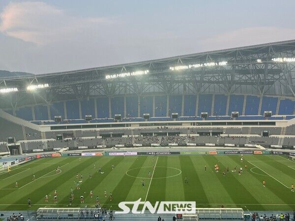 대한민국과 중국의 2025 동아시아 축구연맹(EAFF) E-1 풋볼 챔피언십 1차전이 치러지는 용인미르스타디움. /사진=STN뉴스
