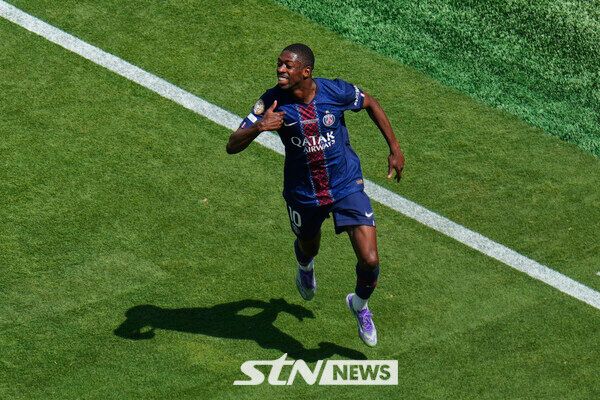 환호하는 파리 생제르맹 FC 윙포워드 우스망 뎀벨레. /사진=뉴시스/AP