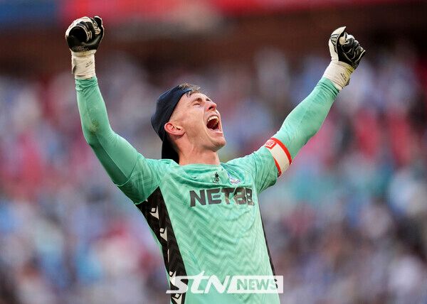 환호하는 크리스탈 팰리스 딘 헨더슨 골키퍼. /사진=뉴시스(AP)