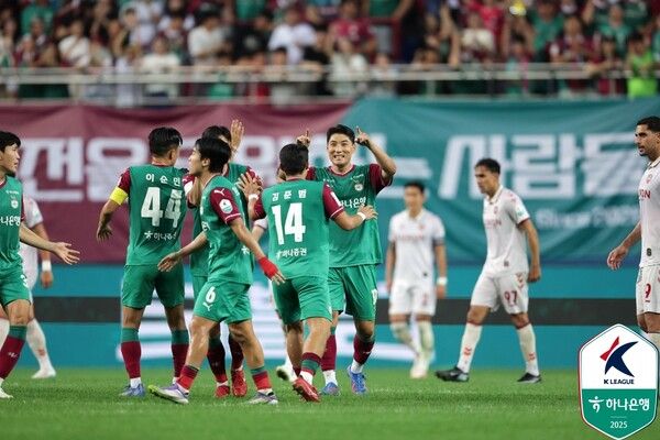 대전하나시티즌 주민규과 득점 후 동료들과 기뻐하고 있다. /사진=한국프로축구연맹