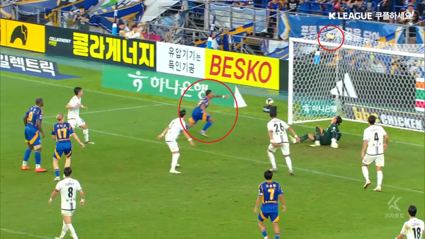 울산HD-제주SK와의 하나은행 K리그1 25라운드 경기에서 논란이 된 골 장면. /사진=쿠팡플레이 중계 화면 캡쳐