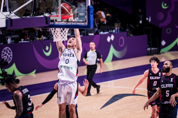 괌전에서 골밑 지배력을 보여준 하윤기. /사진=FIBA