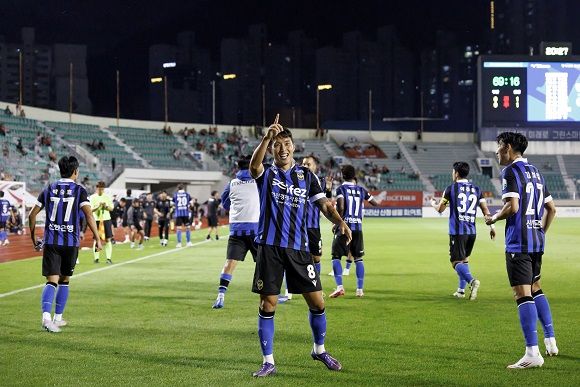 인천 유나이티드 미드필더 신진호. /사진=한국프로축구연맹
