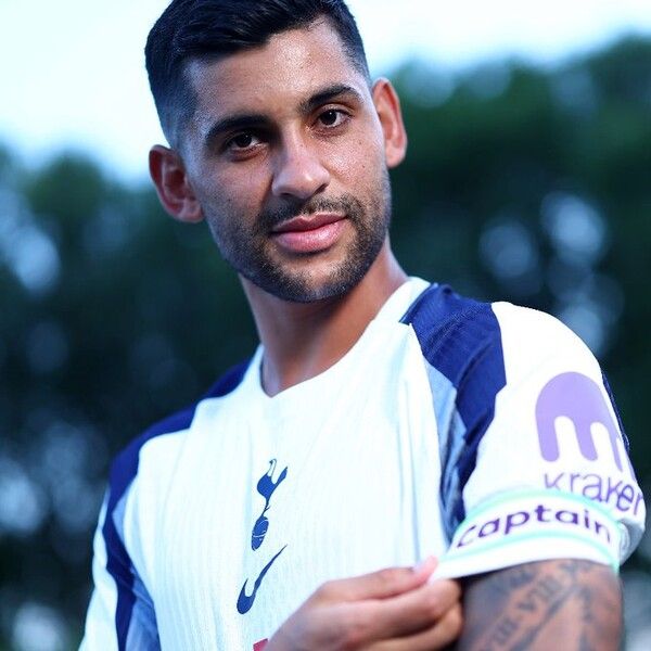 주장 완장을 잡은 크리스티안 로메로. /사진=토트넘 홋스퍼 공식 SNS