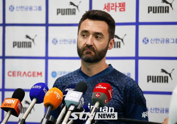 세사르 에르난데스 전 한국 여자배구대표팀 감독이자, 현 프랑스 여자배구대표팀 감독. /사진=뉴시스.