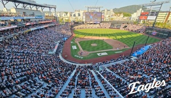 관중이 가득찬 한화생명볼파크. /사진=한화이글스