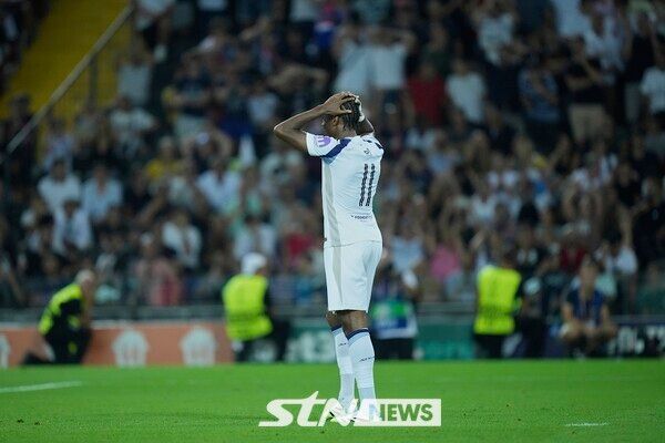 승부차기 실축 후 머리를 감싸쥔 마티스 텔. /사진=뉴시스(AP)