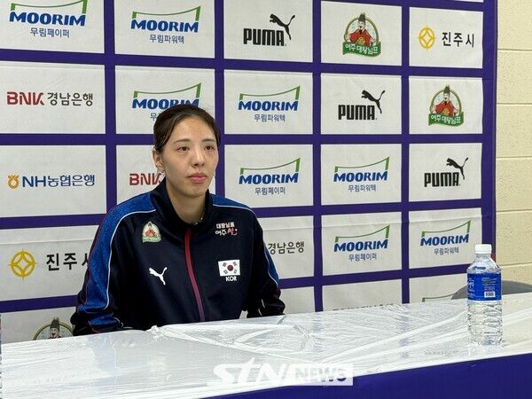15일 진주실내체육관에서 치러진 스웨덴과의 2025 코리아인비테이셔널 진주 국제여자배구대회 3차전 이후 대한민국 육서영이 인터뷰 중이다. /사진=STN뉴스
