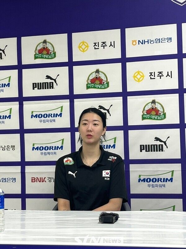16일 진주실내체육관에서 치러진 일본과의 2025 코리아인비테이셔널 진주 국제여자배구대회 4차전 후 대한민국의 강소휘가 인터뷰 중이다. /사진=STN뉴스