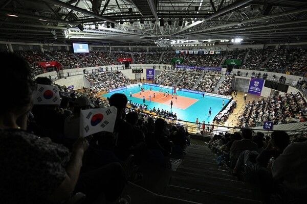 16일 대한민국-일본의 2025 코리아인비테이셔널 진주 국제여자배구대회 4차전이 처러진 진주실내체육관에 관중이 가득 찼다. /사진=대한배구협회