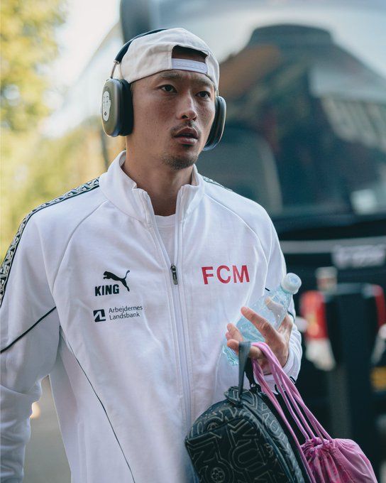 복귀전을 위해 경기장에 들어서는 FC 미트윌란 공격수 조규성. /사진=FC 미트윌란