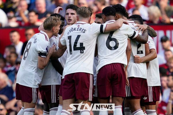 리카르도 칼라피오리의 득점 후 환호하는 아스널 FC 선수들. /사진=뉴시스(AP)