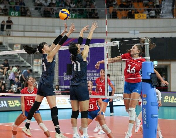 17일 경남 진주의 진주실내체육관에서 열린 '2025 코리아인비테이셔널 진주 국제여자배구대회' 최종 5차전 체코전 경기 모습. /사진=대한배구협회