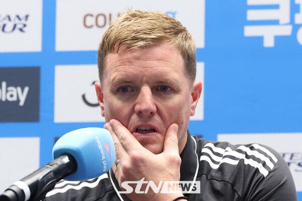 잉글랜드 프리미어리그 뉴캐슬 유나이티드 에디 하우 감독이 2일 서울 여의도 IFC몰에서 열린 2025 쿠팡플레이 시리즈 뉴캐슬 기자회견에서 취재진 질의에 생각하고 있다. /사진=뉴시스