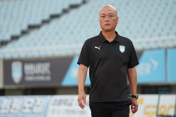 천안시티FC 지휘봉을 내려놓은 김태완 감독. /사진=천안시티FC