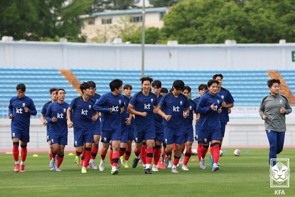이창원 감독이 이끄는 한국 U-20 대표팀 선수단. /사진=대한축구협회