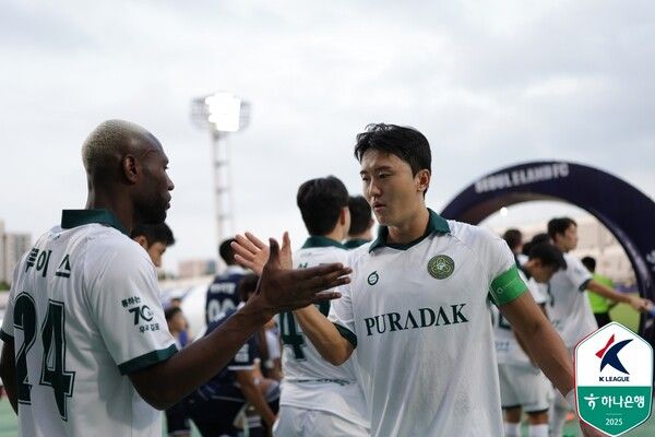 23일 서울 목동종합운동장에서 열린 하나은행 K리그2 2025 26라운드 서울 이랜드-김포FC 경기. /사진=한국프로축구연맹