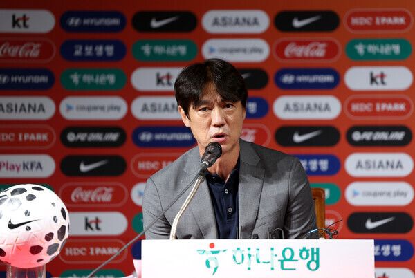 홍명보 축구대표팀 감독이 25일 서울 종로구 축구회관에서 2026 국제축구연맹(FIFA) 북중미 월드컵을 대비한 9월 A매치 명단을 발표를 하고 있다. 홍명보호는 내달 7일 오전 6시 미국 뉴저지주 해리슨의 스포츠일러스트레이티드 스타디움에서 미국을 상대한 뒤, 10일 오전 10시 미국 테네시주 내슈빌의 지오디스파크에서 멕시코와 격돌한다. /사진=뉴시스