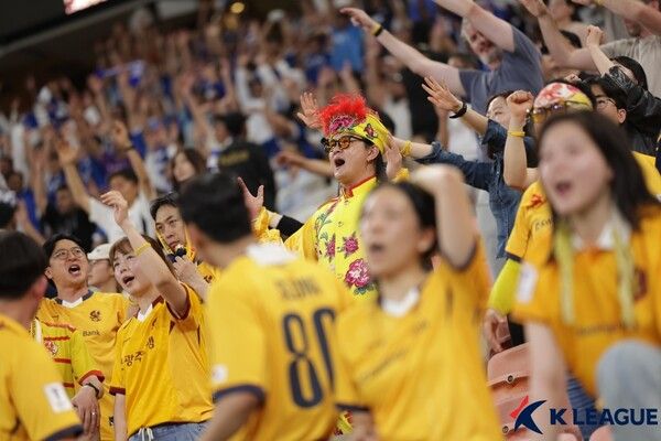광주FC 홍보대사 가수 노라조의 조빈. /사진=한국프로축구연맹