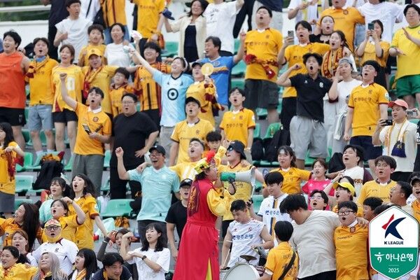 광주FC 홍보대사 가수 노라조의 조빈. /사진=한국프로축구연맹