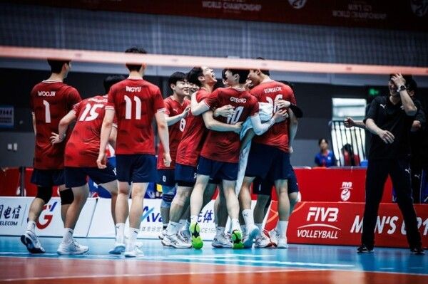 한국 U-21 배구 대표팀 선수단. /사진=국제배구연맹(FIVB)