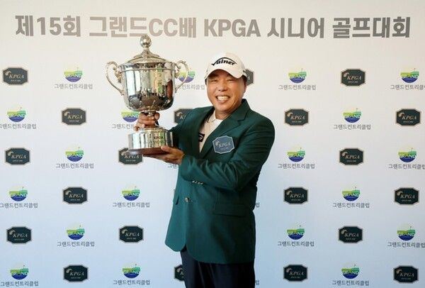 임석규(56.바이네르)가 ‘제15회 그랜드CC배 KPGA 시니어 골프대회(총상금 2억 원, 우승상금 3,200만 원)’에서 우승을 차지했다./사진=KPGA
