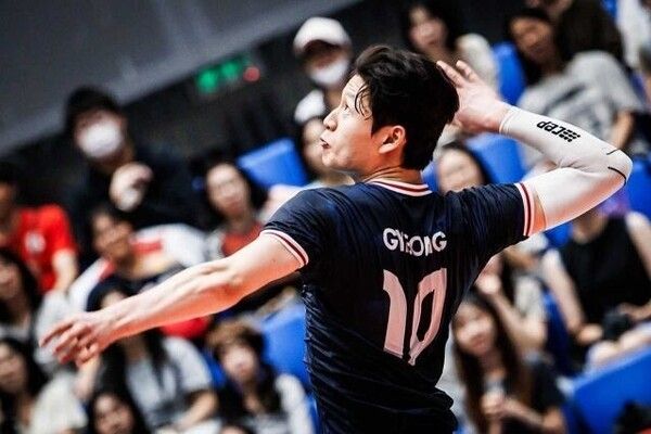 31일 중국 장먼에서 치러진 일본과의 2025 국제배구연맹(FIVB) U-21 세계선수권대회 11~12위 결정전에서 한국의 윤경이 공격을 시도하고 있다. /사진=국제배구연맹(FIVB)