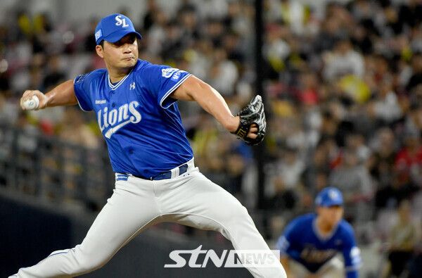 9일 오후 광주 북구 광주-기아챔피언스필드에서 열린 프로야구 KIA 타이거즈 대 삼성 라이온즈의 경기, 9회말 무사에서 등판한 삼성 마무리 투수 오승환이 역투하고 있다. /사진=뉴시스