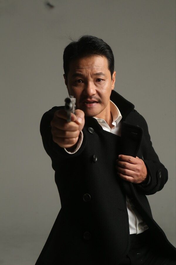 연극 '준생俊生 – 영웅으로 살다'에서 안중근 역을 맡은 배우 홍경인. /사진=극단 화살표