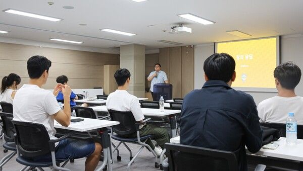 파주시민축구단이 진행한 지역 스포츠산업 인재 육성 전문가 특강 모습. /사진=파주시민축구단