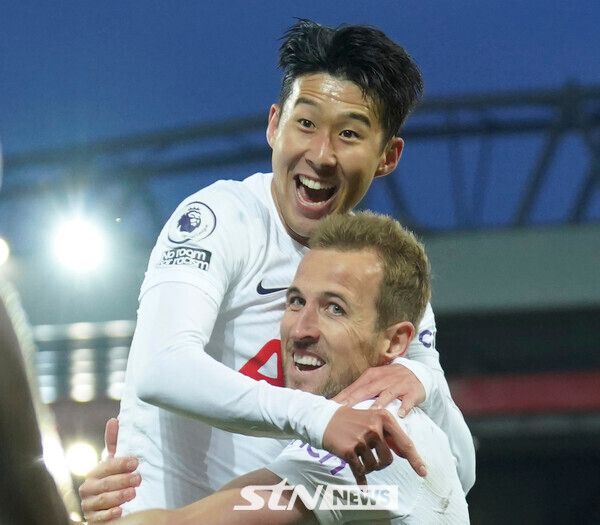 토트넘 홋스퍼에서 호흡을 맞췄던 손흥민과 해리 케인. /사진=뉴시스(AP)