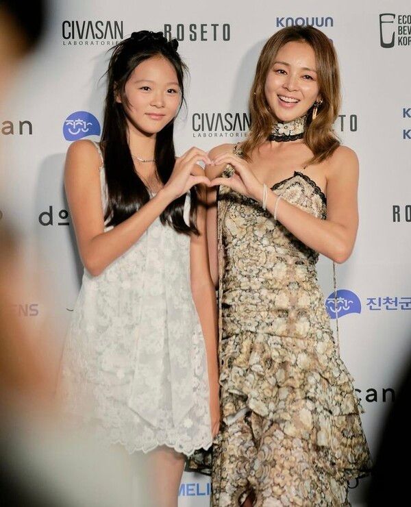 격투기 선수 추성훈 딸 추사랑과 모델 야노 시호. /사진=2026 S/S 서울패션위크