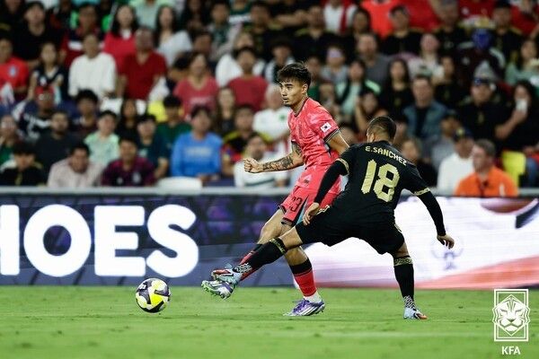 10일(한국시간) 미국 네슈빌 테네시에 위치한 지오디스 파크에서 치러지는 멕시코와 A매치 친선경기에서 한국의 옌스 카스트로프가 돌파 중이다. /사진=대한축구협회
