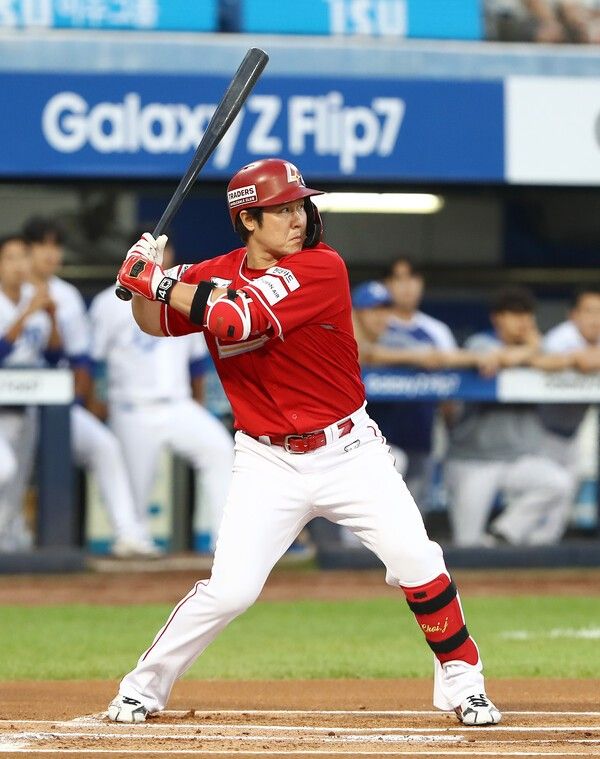 KBO리그 최초 10시즌 연속 20홈런 기록을 달성하는 최정. /사진=SSG 랜더스
