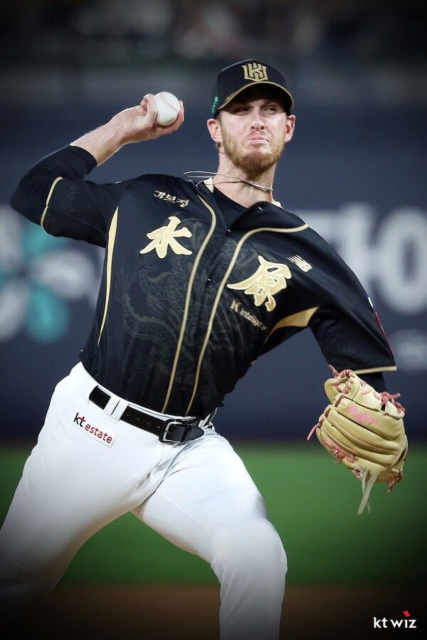 구원 등판해 팀 승리를 지킨 KT 위즈 외국인 투수 패트릭 머피. /사진=KT 위즈