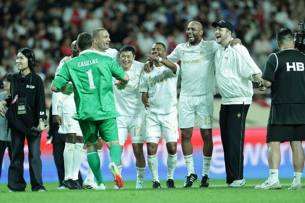 13일 서울 마포구 상암월드컵경기장에서 열린 2025 아이콘매치 이벤트 경기에서 기뻐하는 실드 유나이티드의 선수들. /사진=넥슨 제공